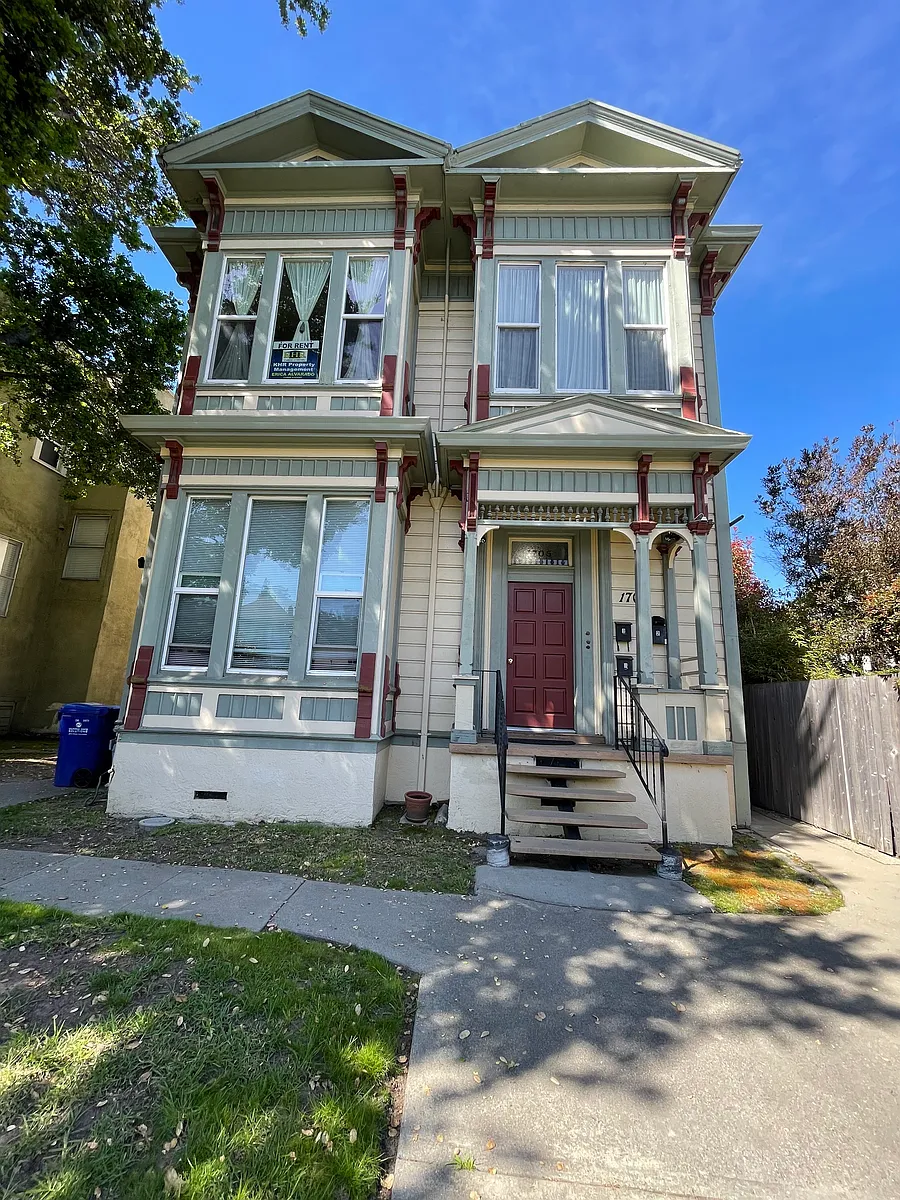 Building Photo - 1705 Linden St #2