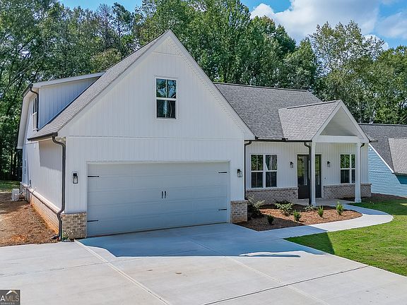 2nd image of 125 Rains Rd