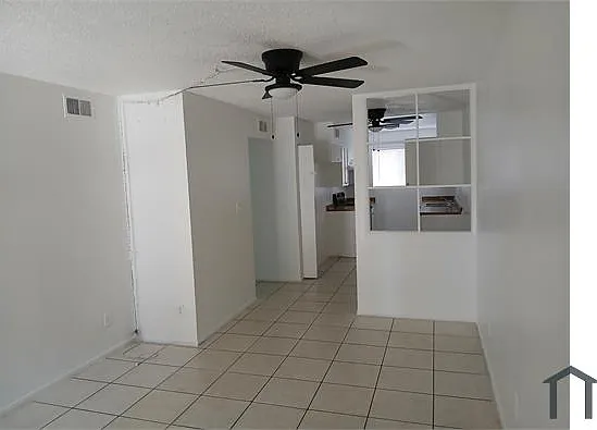2 bed, 800 sqft, $1,300 — Photo 1
