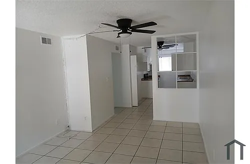 260 W 8th Ave Photo 1