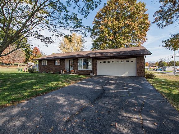 3rd image of 12 Hartford Dr