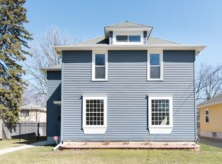 834 S 4th St, Aurora, IL 60505