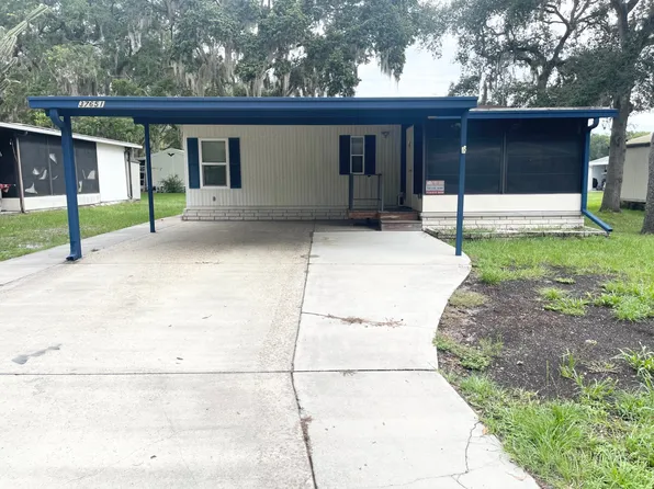 37651 Oak Lake Dr, Zephyrhills, FL 33541