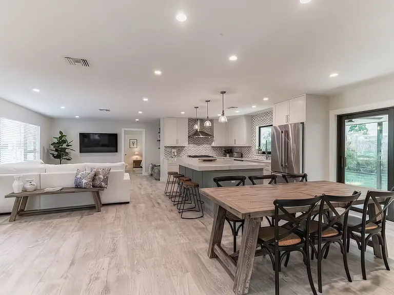 19218 W Indies Cir — Photo 11