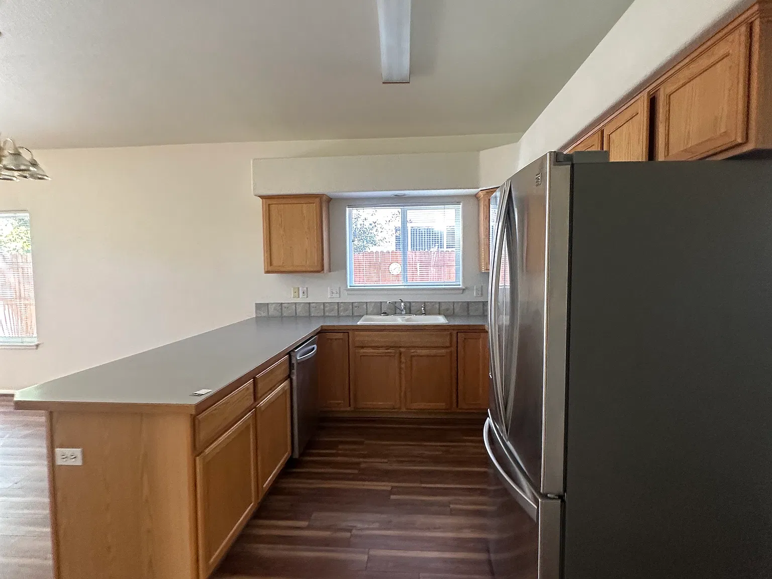 3 bed, 1359 sqft, $2,050 — Photo 3
