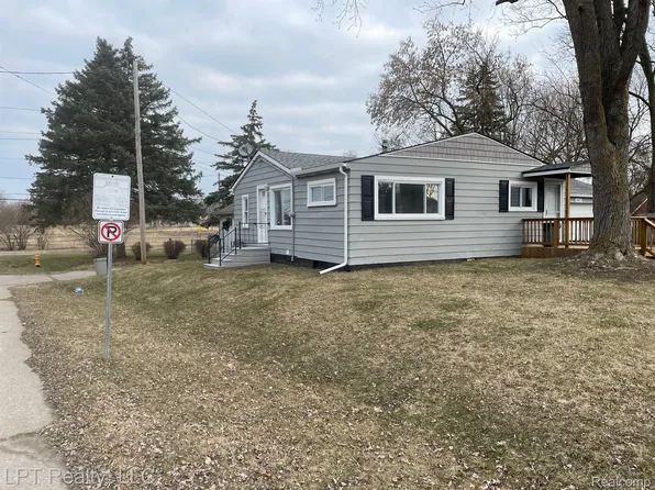 1437 E Parkwood Ave, Burton, MI 48529