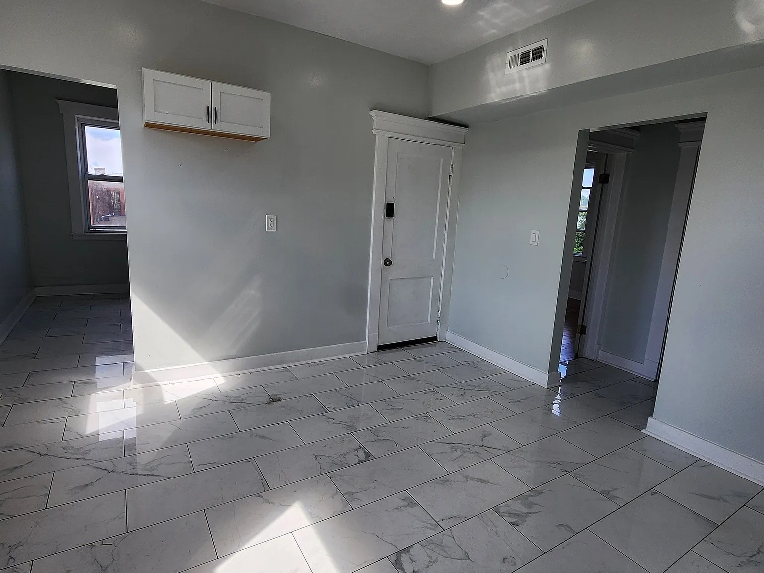 4 bed, 1.0 bath, 4188 sqft, $2,100 — Photo 2
