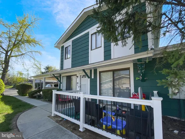 28 Birchwood Ct, Paulsboro, NJ 08066
