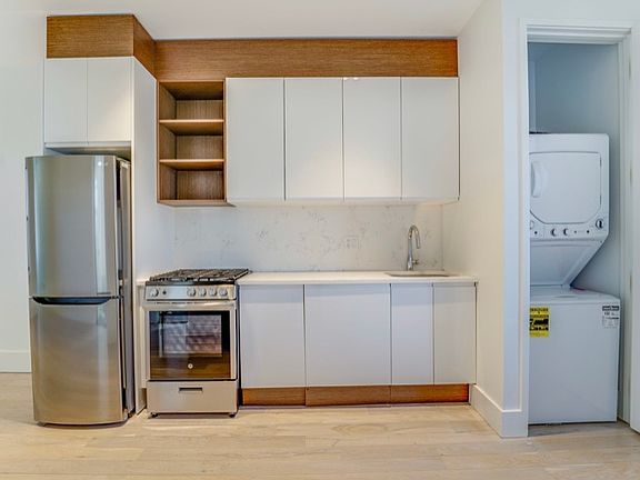 4th image of 32 Magnolia Ave #103