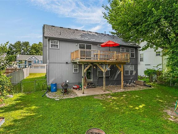 4th image of 303 Crystal Dr
