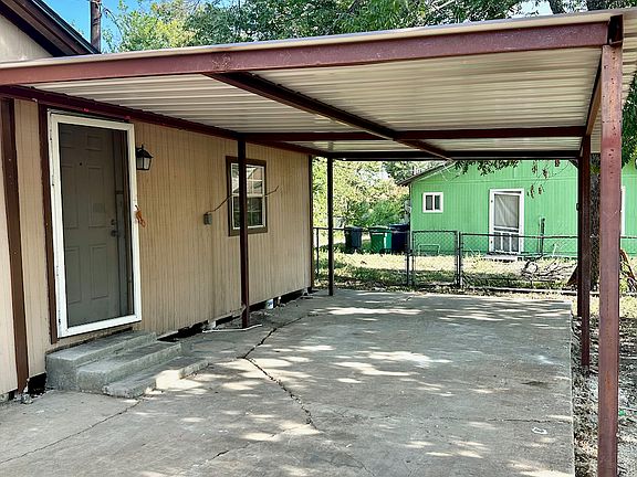 2nd image of 122 Collins Ct