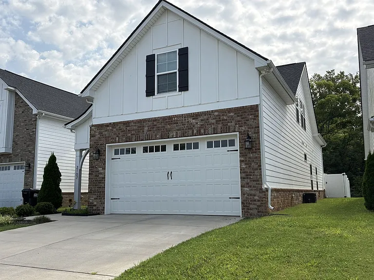 2107 Barringer Ln — Photo 3