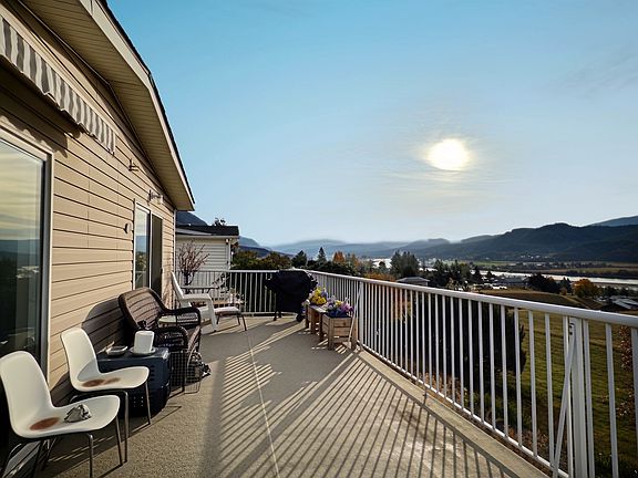 4th image of 3099 Shuswap Rd #6