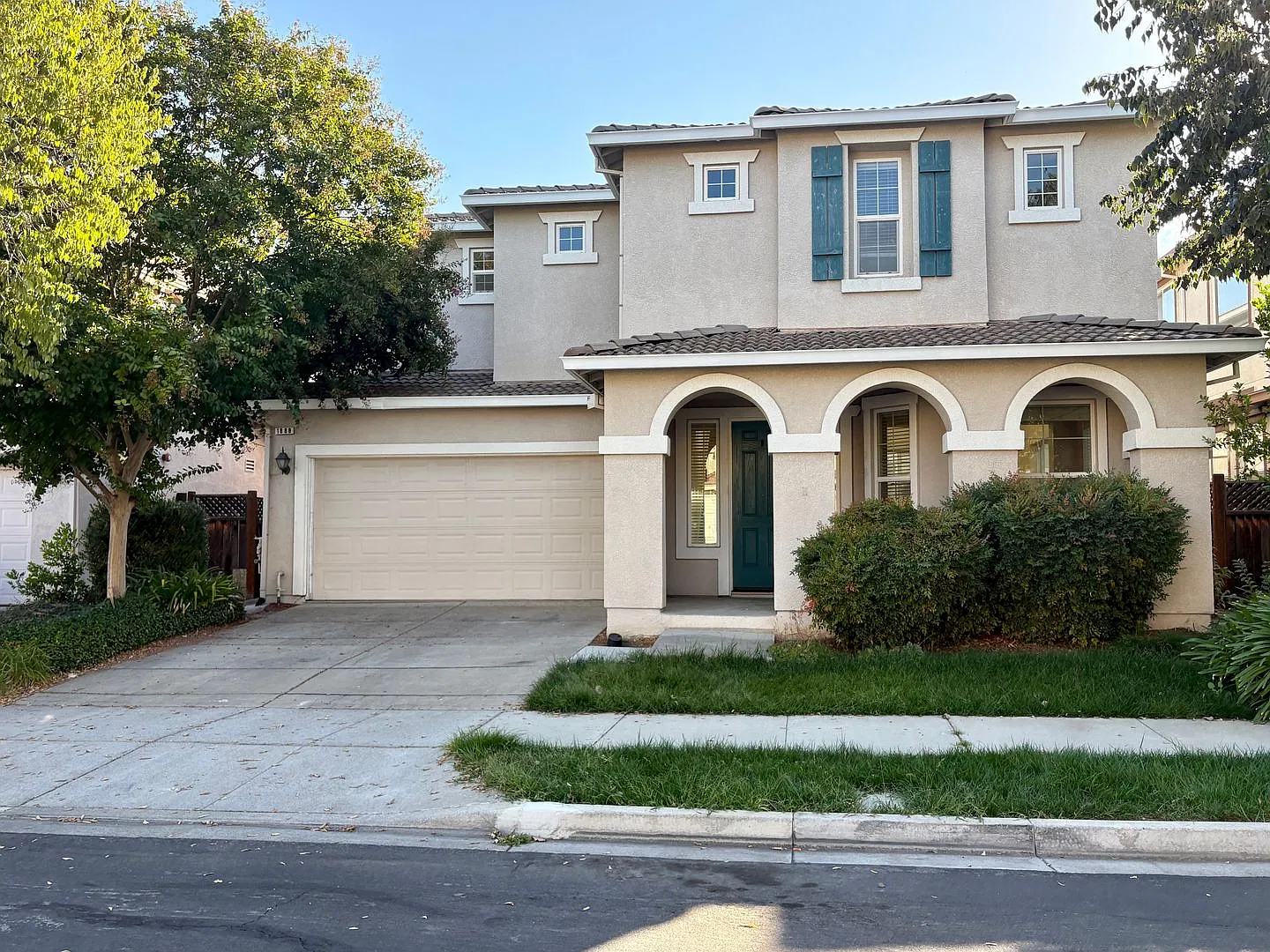 Beautiful 4 Bed, 3.5 Bath in Brentwood — Photo 1