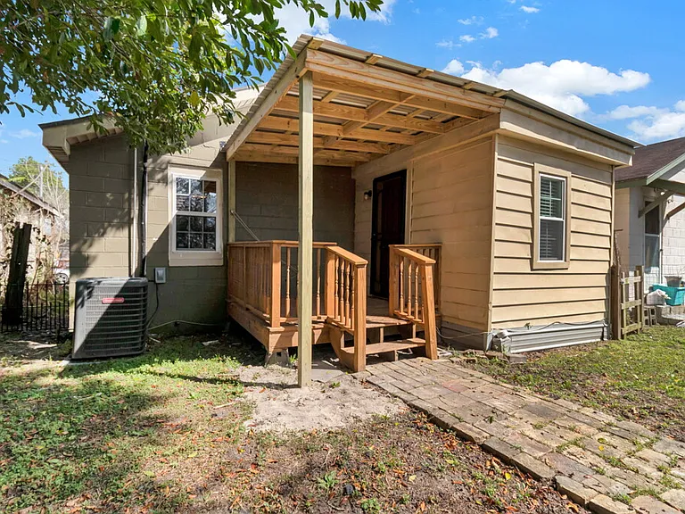 2025 Eppinger St — Photo 12
