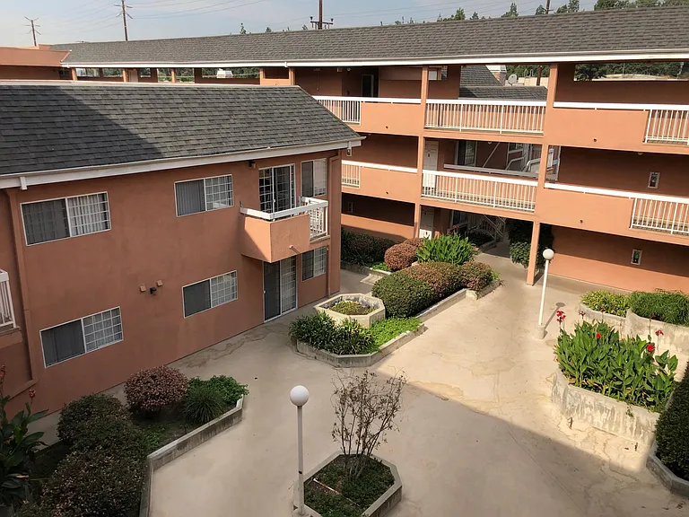 Garden View Apartments — Photo 1