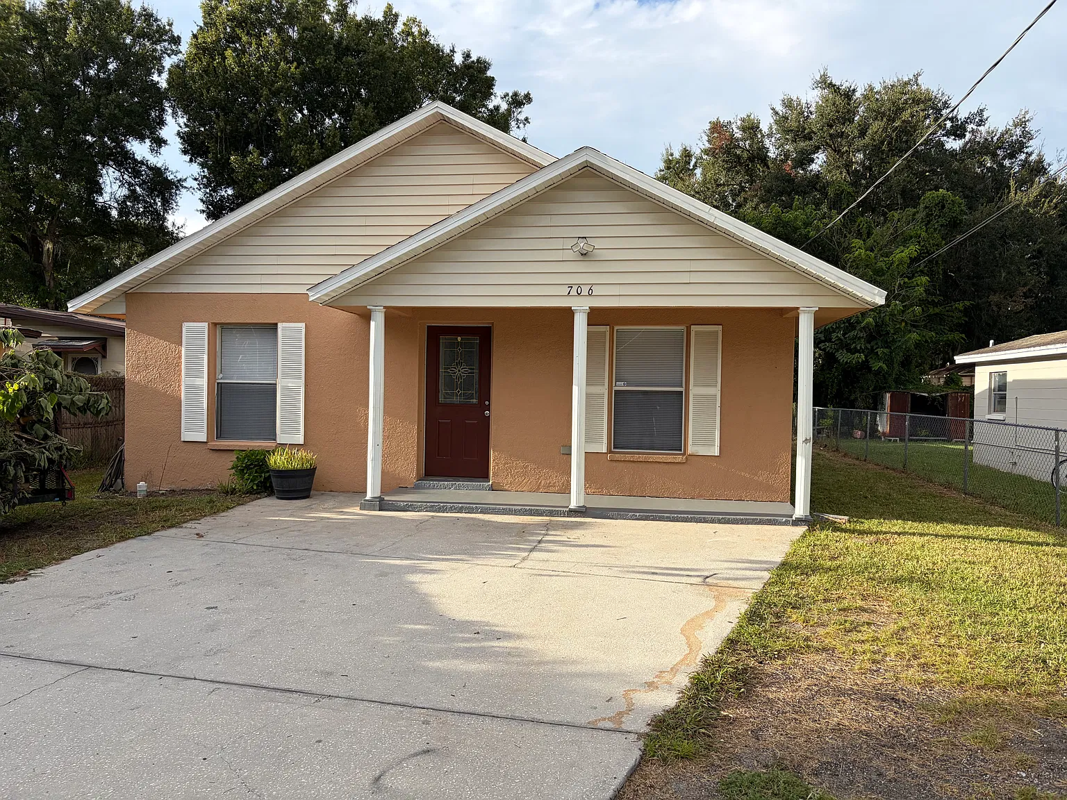 3 bed, $1,900 — Photo 1