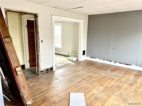 2nd image of 1113 Main St