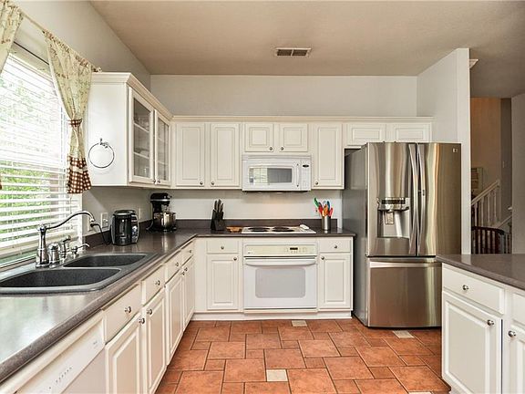 5th image of 2904 Saint Vincent Dr