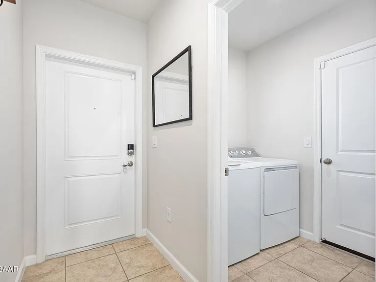 377 Crestwind Dr — Photo 14
