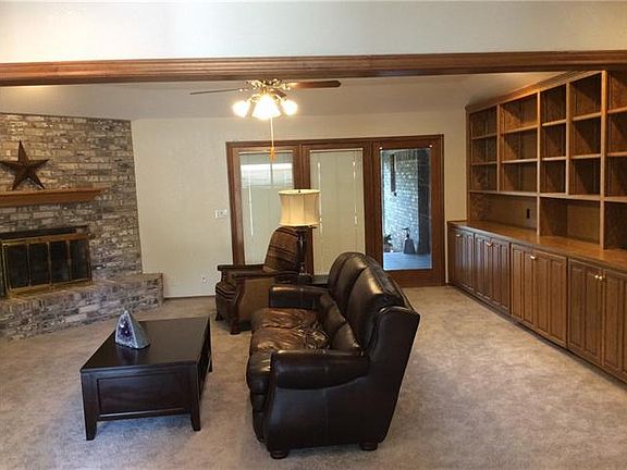 4th image of 5005 Melville Dr