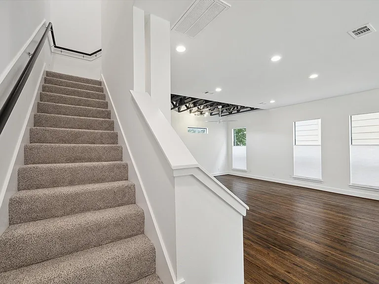 1105 W 21st St #B — Photo 15