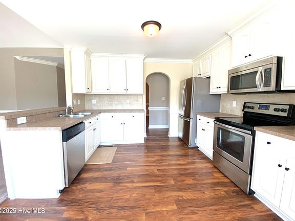 5th image of 3161 Chesswood Ln