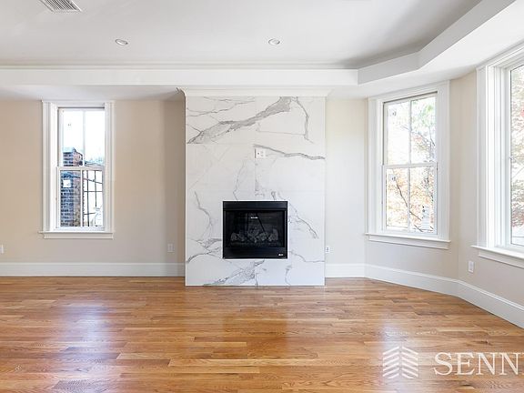 3rd image of 472 Green St #2B