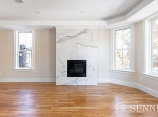 496 Green St #2, Cambridge, MA 02139
