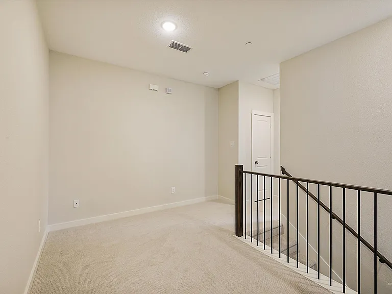 2729 Splendor Dr — Photo 13