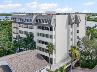 1255 E Peppertree Dr APT 201, Sarasota, FL 34242