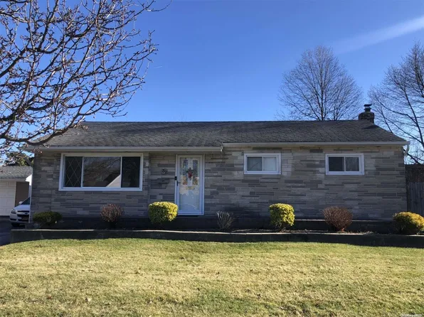 32 Harwick Road, Westbury, NY 11590