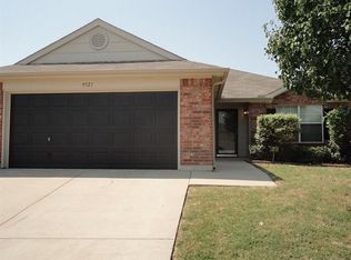 9920 Blue Bell Dr, Fort Worth, TX 76108