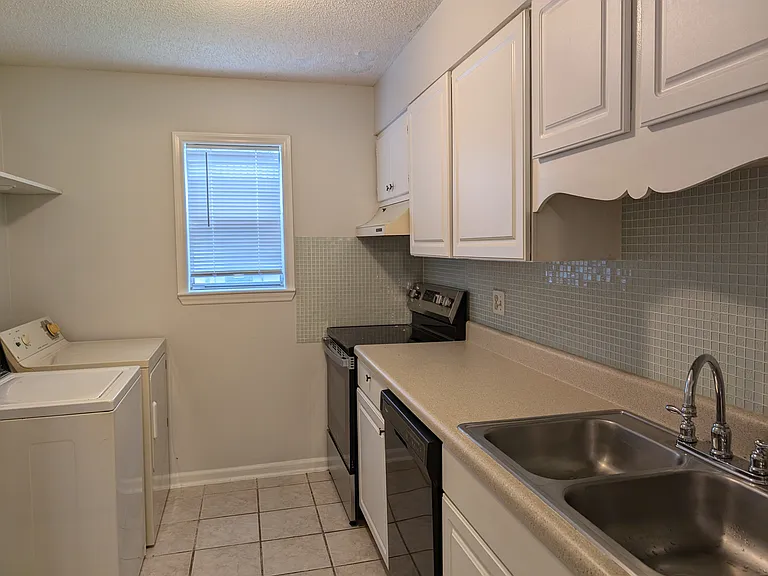 121 Ashley Forest Rd — Photo 9