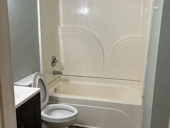 5th image of 103 Trinity Dr