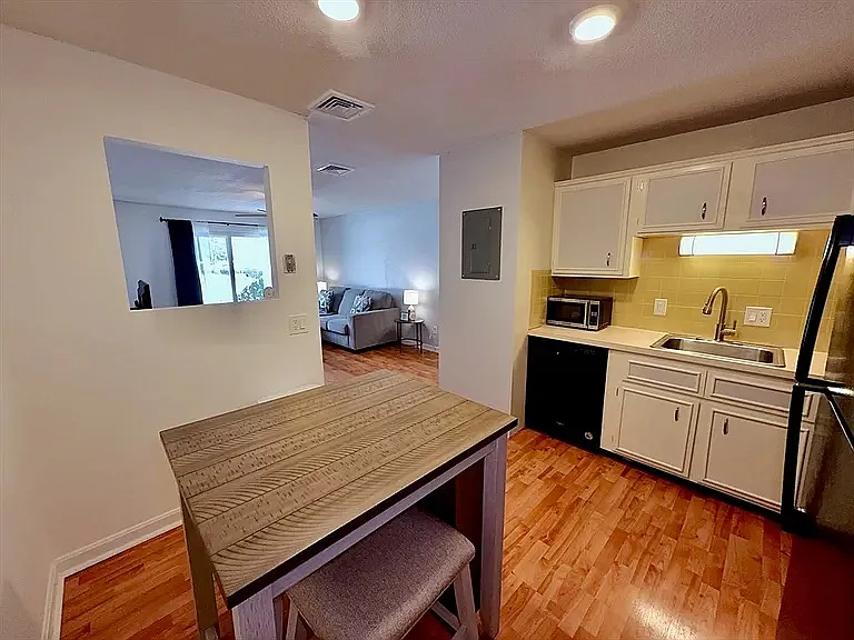 176 Maple Ave #7-21 — Photo 5