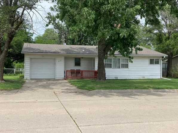 916 W 10th St, Chanute, KS 66720