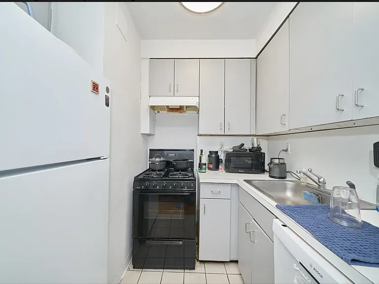 337 W 43rd St #6A — Photo 12