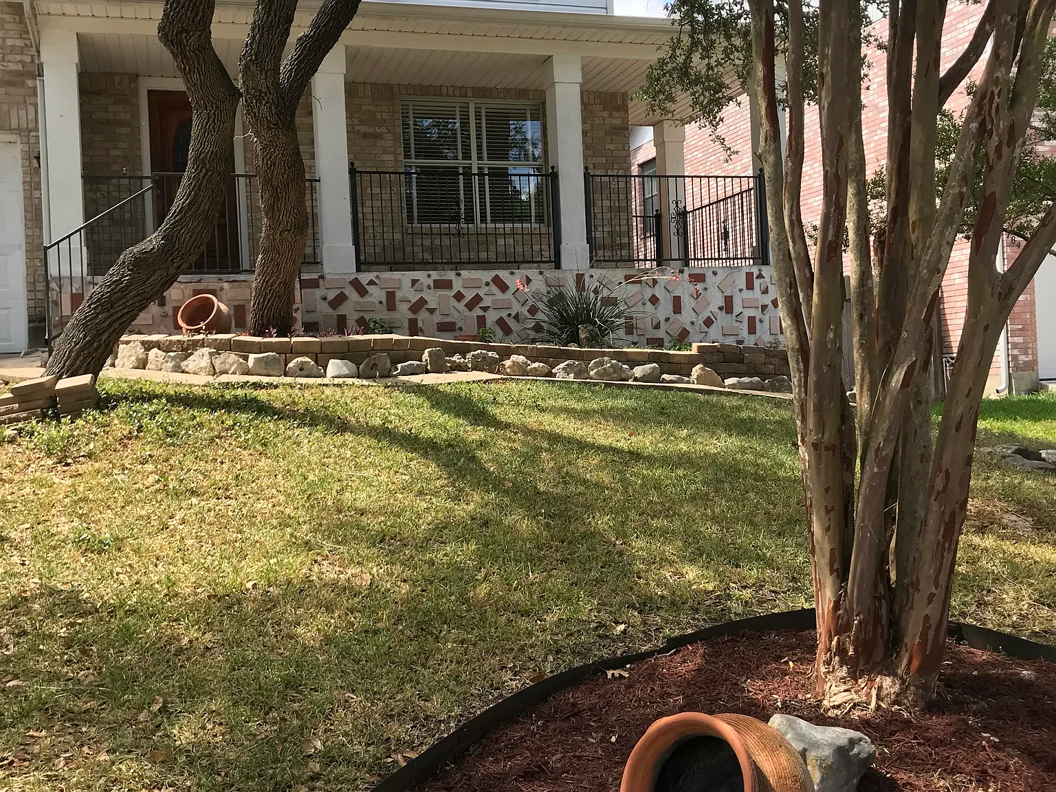 3 bed, 2.5 bath, 2840 sqft, $2,200 — Photo 2