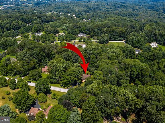 5th image of 9 Clover Ln