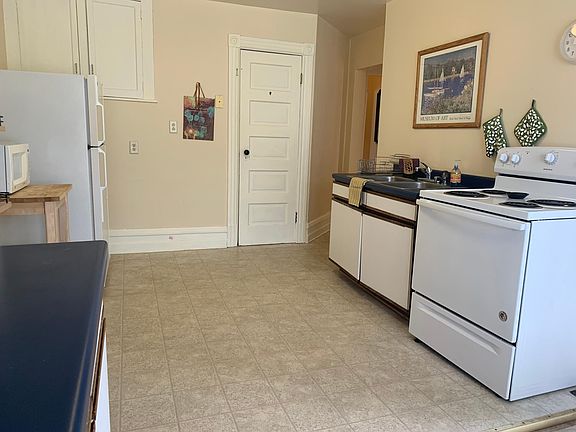 3rd image of 722 Holly Ave APT 2