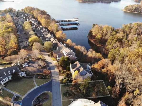 3334 Harbour Point Pkwy, Gainesville, GA 30506