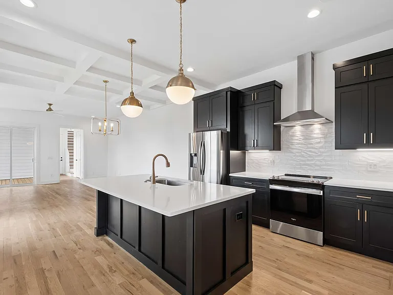 2225 Herman St — Photo 2
