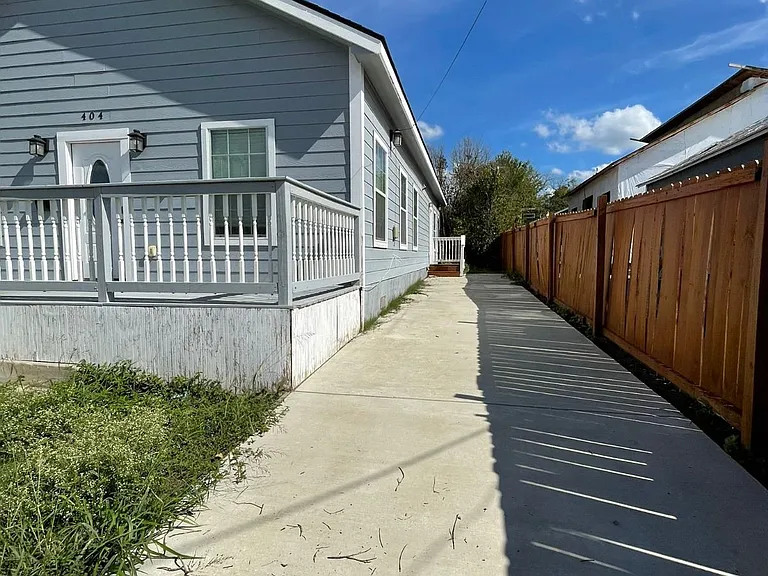 404 S Olive St — Photo 12