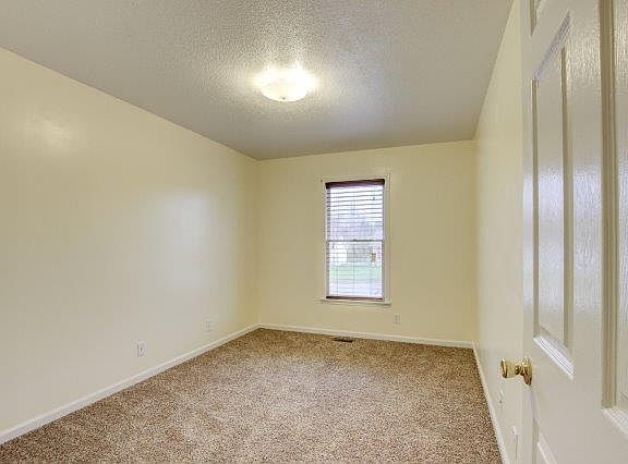 5th image of 2669 Derby Dr