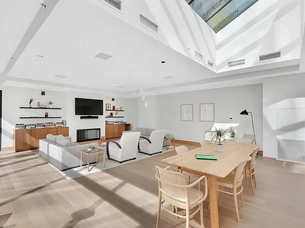 21-30 44th Drive image 7 of 9