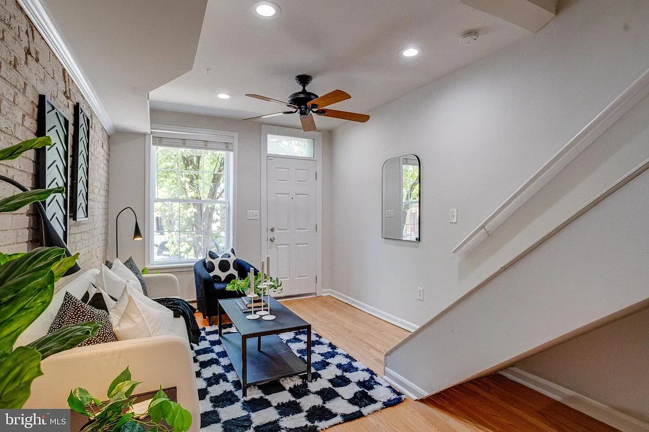 3 bed, 2.5 bath, 2004 sqft, $2,800 — Photo 4