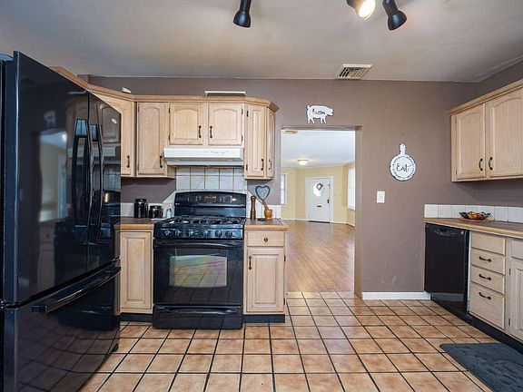 3rd image of 659 SE Church Ave