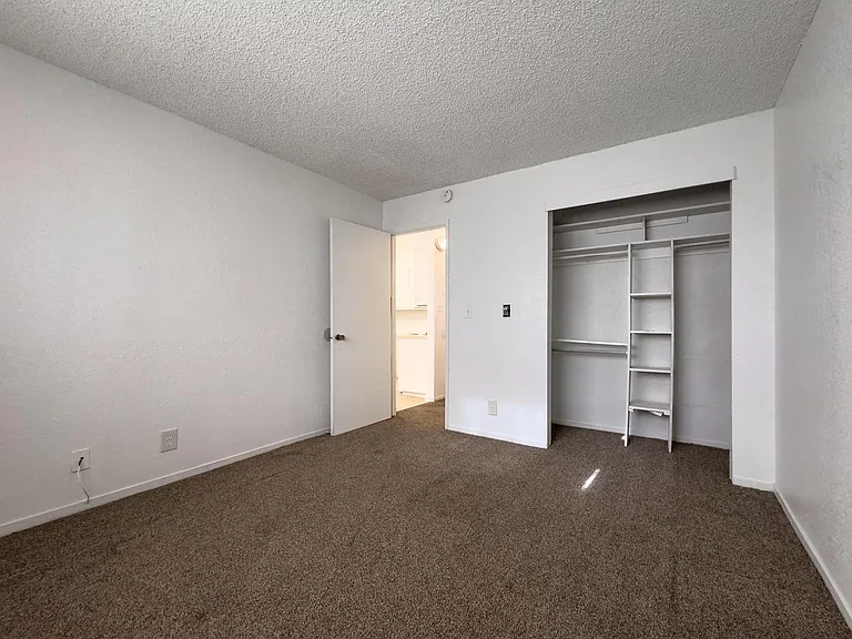 Evergreen Park Apartments — Photo 8