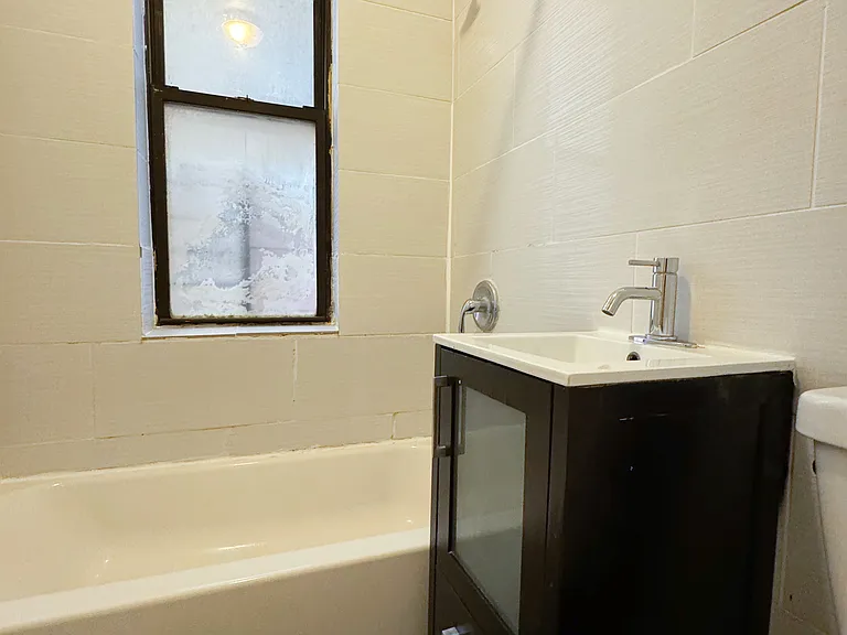 555 W 151st St #22A — Photo 4